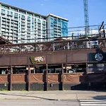 Pink Dreams - Walk To Live Music, Bars, Restaurants - Free Parking