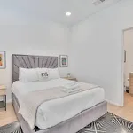 Amazing Downtown Condo W Pool And Free Parking