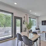 Amazing Downtown Condo W Pool And Free Parking