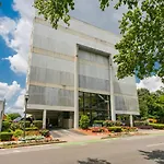 Two Condos On Music Row That Sleeps 14 With Pool And Parking