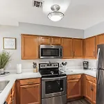 Riverfront Charm - A Scenic Downtown For 6 Holiday home Nashville