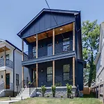 Sleek & Convenient East Holiday home Nashville