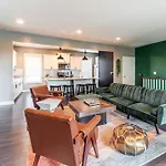 Pet-Friendly Abode With Balcony In East Nashville!