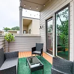 Pet-Friendly Abode With Balcony In East Nashville!