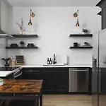 With Free Parking, 3 Mi Downtown & Stadium, By Coffee Apartment *