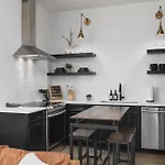 Apartment With Free Parking, 3 Mi Downtown & Stadium, By Coffee