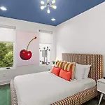 Pop Art Retreat On Legendary 8th - Walk Everywhere