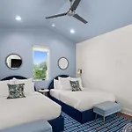 Pop Art Retreat On Legendary 8th - Walk Everywhere Holiday home *