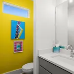 Pop Art Retreat On Legendary 8th - Walk Everywhere