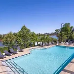 Riverfront Charm - A Scenic Downtown For 6 Holiday home *