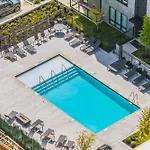 West End Getaway For 5 With Pool