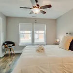Holiday home Couple Townhome Getaway Near East