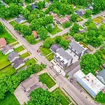 Beautiful Balcony Sleeps 12 4 Miles From Broadway