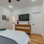 Sleek & Convenient East Holiday home Nashville