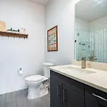 The Odyssey By Avantstay Apartment