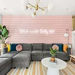 Holiday home The Dolly House 8br Sleeps 24 5min To Dt