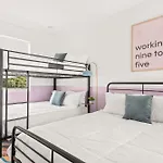 The Dolly House 8br Sleeps 24 5min To Dt Holiday home *