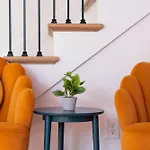 The Dolly House 8br Sleeps 24 5min To Dt Holiday home
