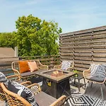 Rooftop Patio With Parking Walk To Belmont And 12 South Nashville