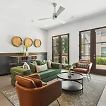Rooftop Patio With Parking Walk To Belmont And 12 South Holiday home