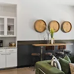Rooftop Patio With Parking Walk To Belmont And 12 South Holiday home *