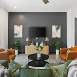 Rooftop Patio With Parking Walk To Belmont And 12 South Holiday home Nashville