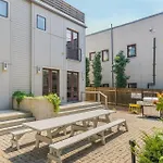 Holiday home Rooftop Patio With Parking Walk To Belmont And 12 South Nashville