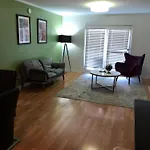 Luxury Midtown 2Br Family Suite Sleeps 8 Guests With Private Balcony And Optional Parking Walk To Parthenon & Vanderbilt Near Broadway