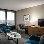 Hotel Delta By Marriott Airport