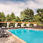 Hotel Delta By Marriott Airport