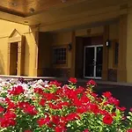 Red Lion & Airport Hotel