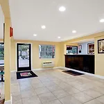 Super 8 By Wyndham Whites Creek/ Nw Area Hotel 2*