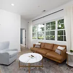Only 3 Miles From Broadway Sleeps 16 Two Side By Side *