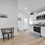 Spacious Duplex In Prime Nashville Location