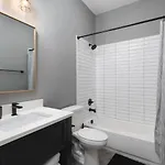 Only 3 Miles From Broadway Sleeps 16 Two Side By Side Holiday home