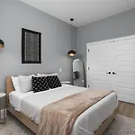 Holiday home Only 3 Miles From Broadway Sleeps 16 Two Side By Side *