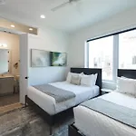 Broadway Breakaway I Rooftop Hottub