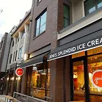 Stylish 2 Suite Penthouse Walk To Shopping, Food, 1 Of 7 Themed Lofts At Cowrite, Find Coffee And Tacos Downstairs, Complimentary Spin Class, Walk To Shopping In 12 South, 10 Minutes To Broadway, Parking, 24 Hr Hospitality