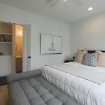 Broadway Breakaway I Rooftop Hottub