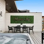 Luxe Getaway With Hot Tub