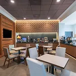 Hampton By Hilton Airport Century Place Hotel 3*