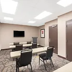 Hotel Hampton By Hilton Airport Century Place 3*