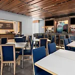 Hampton By Hilton Airport Century Place Hotel