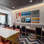 Hampton By Hilton Airport Century Place