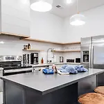 The Grove By Avantstay