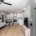 The Nomad 48-Person Hillsboro Village Retreat Studio 1Br Spaces