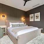 Holiday home The Elmwood - Brand New Rooftop Lounge W Firepit