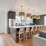 Holiday home The Elmwood - Brand New Rooftop Lounge W Firepit *