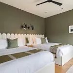 Holiday home The Elmwood - Brand New Rooftop Lounge W Firepit Nashville