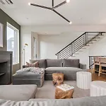 The Elmwood - Brand New Rooftop Lounge W Firepit Holiday home *